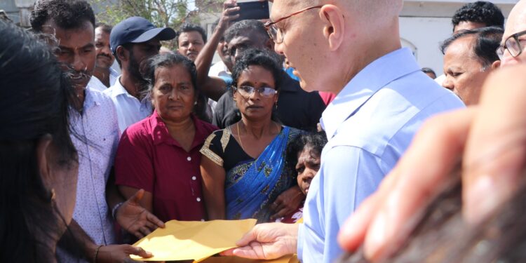 திருகோணமலையில் பாதிக்கப்பட்டோரின் குறைகளை கேட்டறிந்தார் ஐ.நா.மனித உரிமைகள் உயர்ஸ்தானிகர் வோல்கர் டேர்க் : மகஜரும் கையளிப்பு