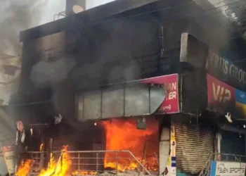 கொடிகமுவவில் கடையில் தீ விபத்து