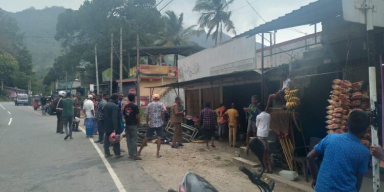 பசறை பகுதியில் டயர் விற்பனை நிலையத்தில் தீ விபத்து