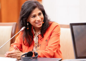 சர்வதேச நாணய நிதியத்தின் அதிகாரி கீதா கோபிநாத் பதவி விலகுகிறார் !