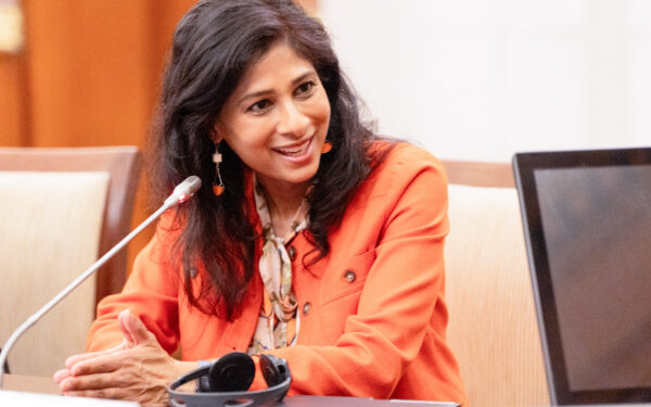 சர்வதேச நாணய நிதியத்தின் அதிகாரி கீதா கோபிநாத் பதவி விலகுகிறார் !