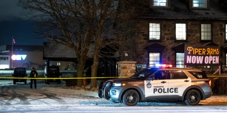 அமெரிக்காவில் இரவு நேர களியாட்ட விடுதியில் துப்பாக்கிச் சூடு ; 4 பேர் பலி ; 14 பேர் காயம்