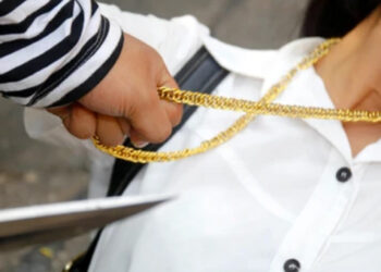 வழிப்பறி கொள்ளையால் பறிபோன யுவதியின் உயிர்!