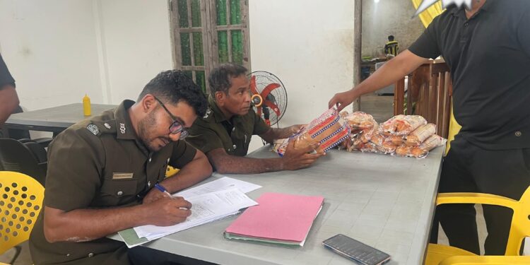 கிண்ணியா சுகாதார வைத்திய அதிகாரி அலுவலக பிரிவில் உணவகங்கள் திடீர் சோதனை