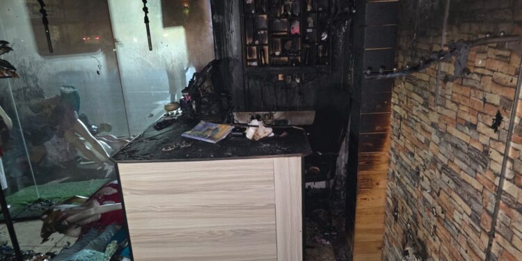 யாழ். சுன்னாகம் புடவையகத்தில் ஏற்பட்ட தீ விபத்தில் கோடி கணக்கான பொருட்கள் நாசம்!