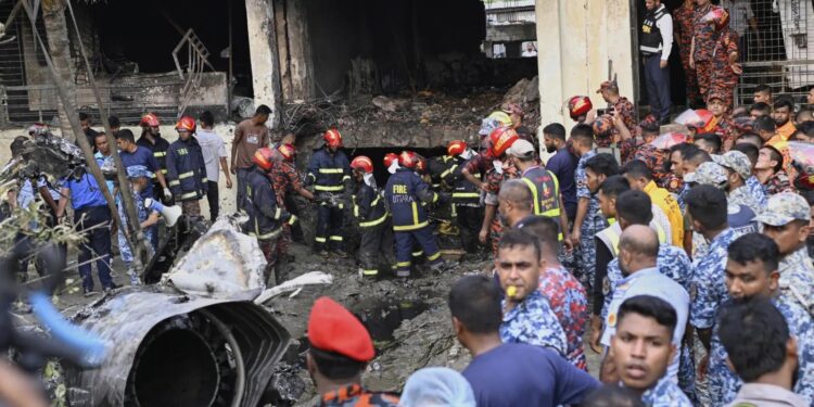 பங்களாதேஷ் விமான விபத்து : உயிரிழந்தோரின் எண்ணிக்கை 27 ஆக அதிகரிப்பு !