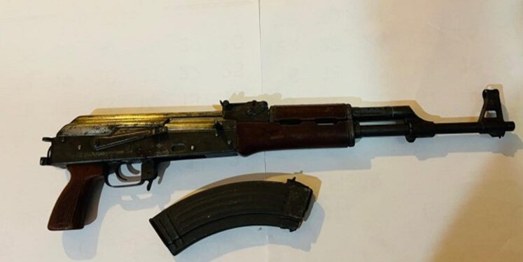 துப்பாக்கி, தோட்டாக்கள், போதைப்பொருளுடன் இளைஞன் கைது!