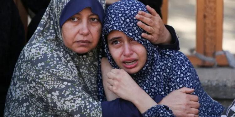 ‘காசாவில் பசிக்கு உணவு தேடி மனிதாபிமான பொருட்கள் விநியோகிக்கப்படும் பகுதிக்கு வந்தவர்கள் மீது எனது சகாக்கள் துப்பாக்கி பிரயோகத்தில் ஈடுபட்டதை பார்த்தேன்”