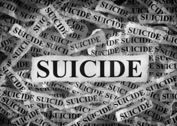 தவறான முடிவெடுத்து உயிரை மாய்த்துக்கொள்ள முயன்ற முதியவரை காப்பாற்றிய இராணுவ வீரர்கள்!