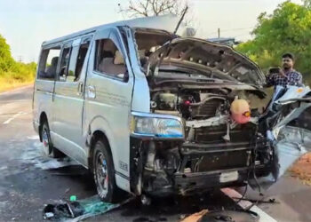 மாத்தறையிலிருந்து நுவரெலியாவுக்கு சென்ற வேன் 70 அடி பள்ளத்தில் விழுந்து விபத்து : 8 பேர் படுகாயம்