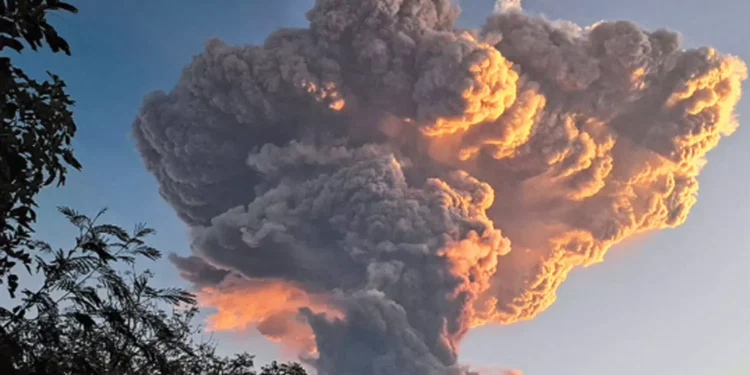 ரஷ்யாவில் 475 ஆண்டுகளுக்குப் பின்னர் குமுறியது எரிமலை