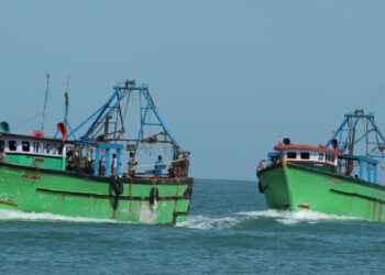 இழுவை படகுகளை மீட்கவந்த இந்திய மீனவர்கள் குழு