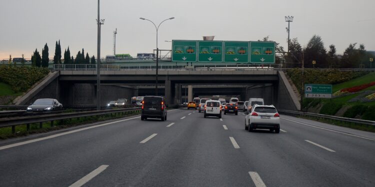 அதிவேக வீதியில் வாகனங்களில் பயணிப்பவர்களுக்கான அறிவுறுத்தல்!