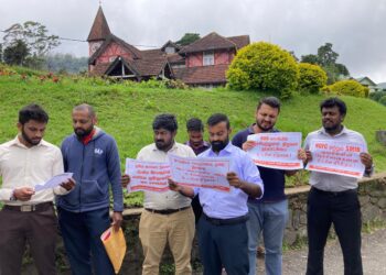 நுவரெலியாவில் அரச வங்கி ஊழியர்கள் கவனயீர்ப்பு போராட்டம்!