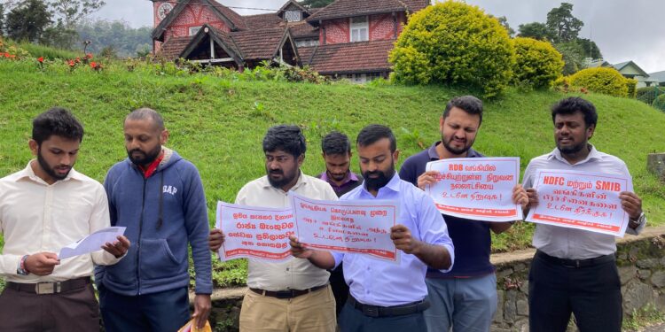 நுவரெலியாவில் அரச வங்கி ஊழியர்கள் கவனயீர்ப்பு போராட்டம்!