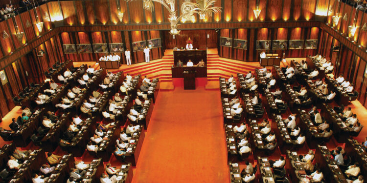 புதிய அரசியலமைப்புக்காக தெரிவுக்குழு ; பாதுகாப்பு பிரதி அமைச்சர் மீது நம்பிக்கையில்லா பிரேரணை