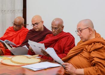 புதிய கல்வி சீர்திருத்தங்களுக்கு பங்களிப்பது மகாசங்கத்தினரின் தேசிய பொறுப்பாகும் – அமரபுர, ராமண்ய மகா நிகாயக்களின் தேரர்கள் பிரதமரிடம் தெரிவிப்பு