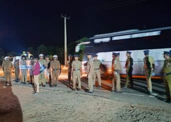 பொலிஸாரின் பாதுகாப்புடன் மன்னாரை சென்றடைந்தது காற்றாலை மின் கோபுரங்களின் பாகங்கள்