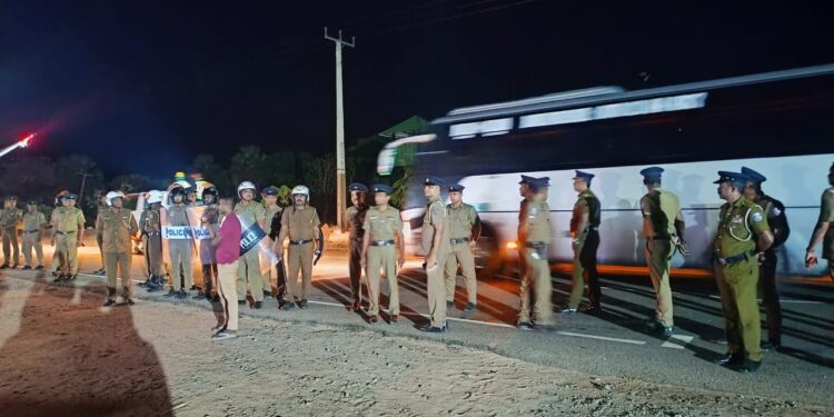 பொலிஸாரின் பாதுகாப்புடன் மன்னாரை சென்றடைந்தது காற்றாலை மின் கோபுரங்களின் பாகங்கள்