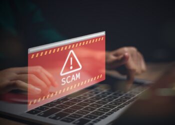 இணையத்தளத்தின் ஊடாக சூதாட்டத்தில் ஈடுபட்ட 11 இந்தியர்கள் கைது!