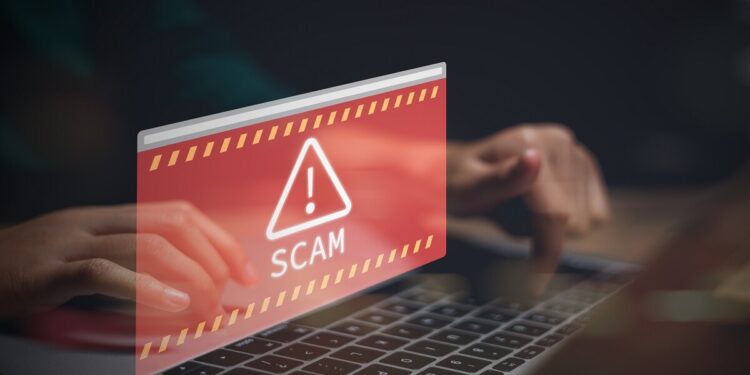 இணையத்தளத்தின் ஊடாக சூதாட்டத்தில் ஈடுபட்ட 11 இந்தியர்கள் கைது!