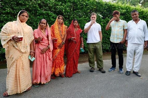 இறந்துபோன’ வாக்காளர்கள் உடன் தேநீர் விருந்து: தேர்தல் ஆணையத்துக்கு நன்றி என ராகுல் காந்தி பதிவு