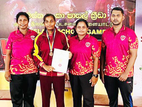 தேசியமட்ட பளுதூக்கல் போட்டி- யாழ். சென் ஜேம்ஸ் மகளிர் வெண்கலம்