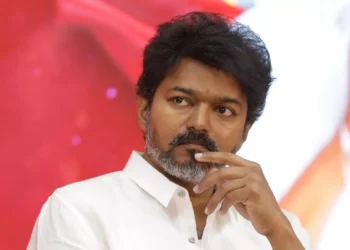 வீட்டிலிருந்து வெளியேறிய விஜய்