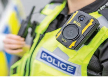 பொலிஸ் அதிகாரிகளுக்கு கமரா பொருத்தப்பட்ட சீருடைகள்!