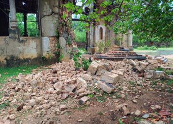 இடிந்து விழுந்தது மந்திரிமனை!