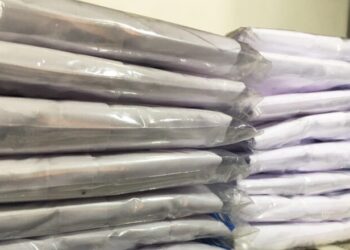 சீனாவால் பாடசாலைக்குச் சீருடைகள்!