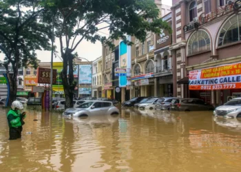 பாலியில் வெள்ளப்பெருக்கு : 14 பேர் உயிரிழப்பு