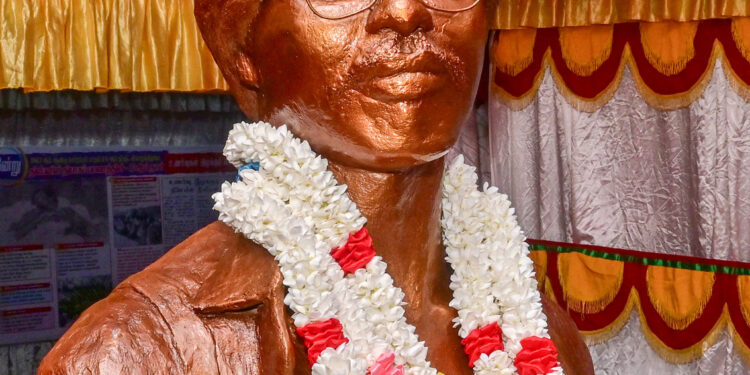 யாழில் திலீபனுக்கு திருவுருவச் சிலை!