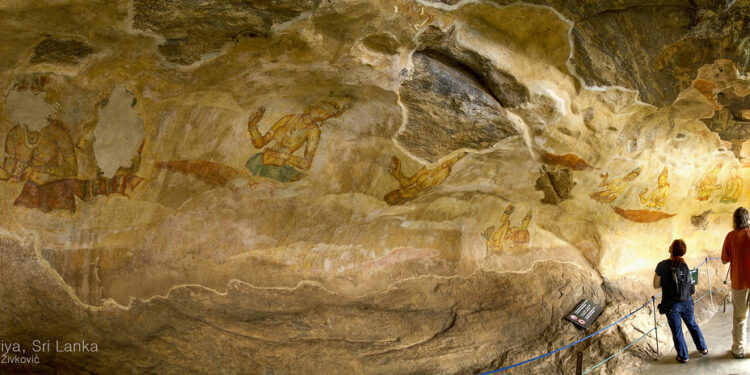 சிகிரியா கண்ணாடி சுவரை சேதப்படுத்தியவர் கைது!