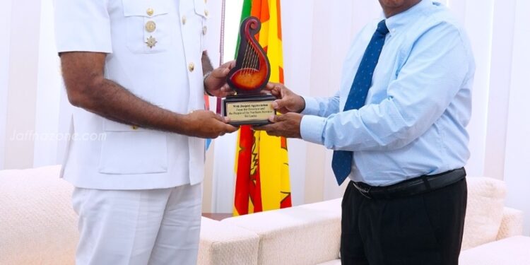 ஆளுநரை சந்தித்த கடற்படைத் தளபதி