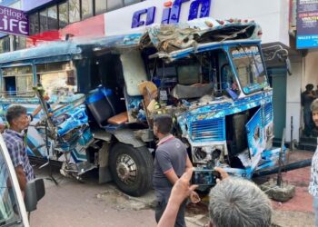 மொரட்டுவையில் பஸ் விபத்து