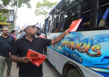 யாழில் நிமலராஜனுக்கு அறிக்கை விநியோகம்