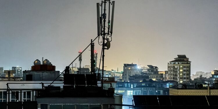 முடக்கப்பட்ட ஆப்கானிஸ்தான் தொலைத்தொடர்பு!