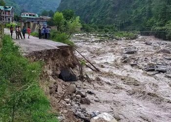 உத்தரகாண்ட் மாநிலத்தில் கடும் மழை : 15 பேர் உயிரிழப்பு!