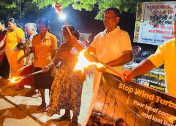 மன்னாரில் தீப்பந்தப் போராட்டம்!