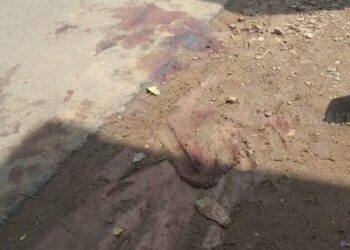 யாழில் வாள்வெட்டு : இளைஞன் படுகாயம்!