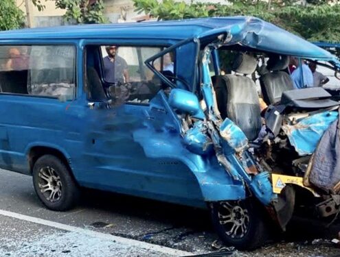 வான் விபத்து நால்வர் காயம்!