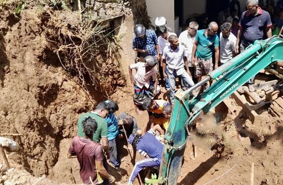 மாவனெல்லையில் மண்மேடு சரிவு