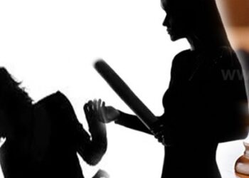 மாணவனைத் தாக்கிய ஆசிரியை!