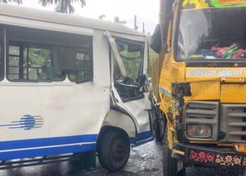 பஸ் விபத்து – 11 பேர் காயம்!