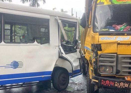 பஸ் விபத்து – 11 பேர் காயம்!