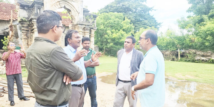 யாழில் தொல்பொருள் சின்னங்களைப் பார்வையிட்ட புத்தசாசன அமைச்சர்!