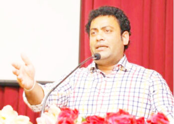 மொட்டுக் கட்சியின் ஆதரவுக்கு ஒரு விசில் சத்தம் போதும்!