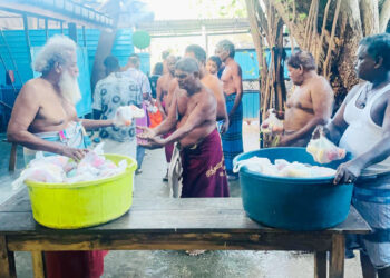 கந்தசஷ்டி விரதம் அனுஷ்டிக்கும் அடியார்களுக்கு பழப் பொதிகள்!