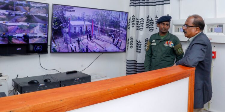 ஆயுதக் களஞ்சியங்களை பார்வையிட்ட பாதுகாப்பு பிரதியமைச்சர்!